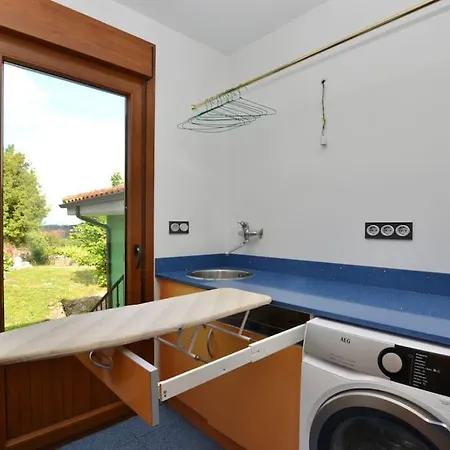 Villa El Paraiso De Jane Llanera (Asturias)